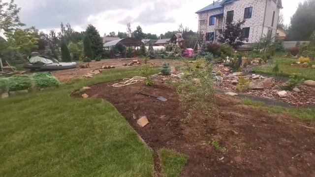 Благоустраиваем участок! ? Готовлю клумбы, стелим газон!? Результат ??июнь 2023г смотреть онлайн