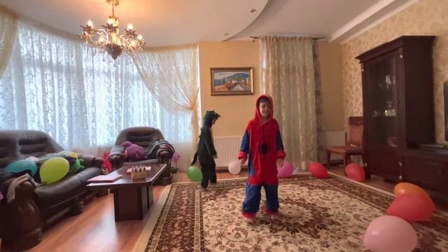 Танец - Креветки #дети #семья #трибогатыря #железняк #милота #деньрождения смотреть онлайн