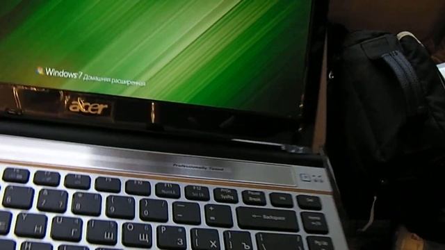 Достаем из коробки Acer Aspire TimelineX 3830TG-2414 смотреть онлайн