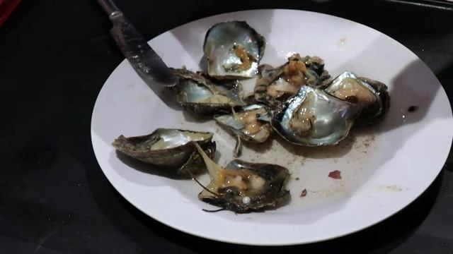 Поиск жемчужины в моллюске (о. Фукуок, Вьетнам) смотреть онлайн