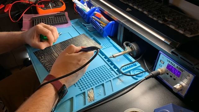 Can You Build A Brand New ZX Spectrum From 100% New Parts? смотреть онлайн