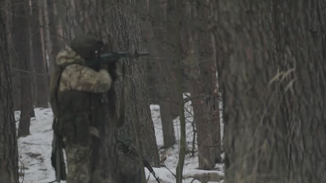 Занятия по боевой подготовке в тыловом районе зоны СВО смотреть онлайн