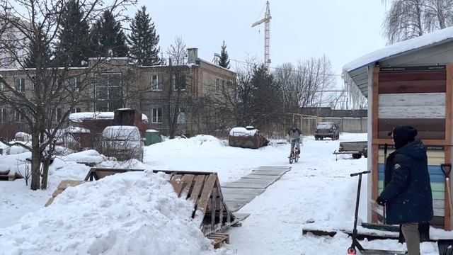 Делаем ЖЁСТКИЕ трюки в снег на BMX | Winter Riding смотреть онлайн