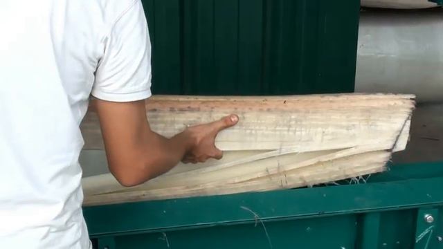 Lumber sawn out of banana trees by a Wood-Mizer SLP line смотреть онлайн