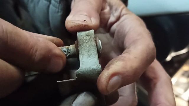 Как поменять петли на Пассате Б 3. Как поправить провисшую дверь на Пассате Б3. смотреть онлайн