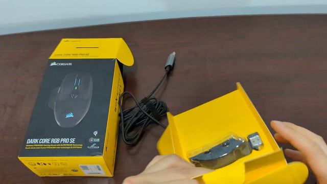 Unboxing and First look at the Corsair Dark Core RGB Pro Gaming Mouse смотреть онлайн