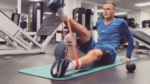 УПРАЖНЕНИЕ НА ПРОРАБОТКУ ЧЕТЫРЕХГЛАВОЙ МЫШЦЫ БЁДРА ??⚽??