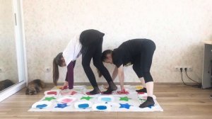 ЖИДКИЙ йога ЭКСТРИМ ТВИСТЕР челлендж с Двойняшками Светой и Наташей!