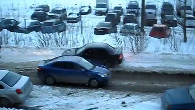 Упертая блондинка не уступает дорогу=))) смотреть онлайн