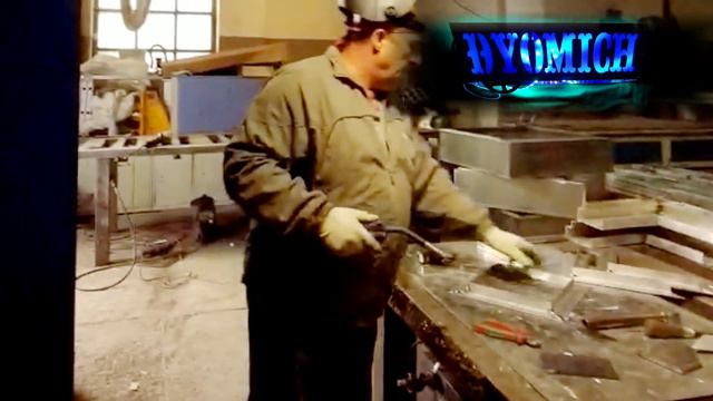 Работает сварщик ! (сколько смотрит человек и наслаждаются !) смотреть онлайн