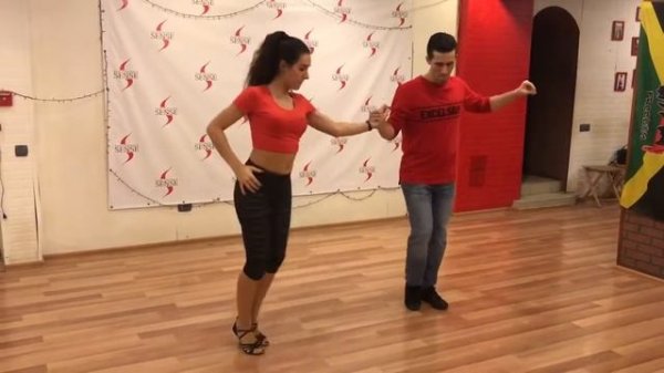 Bachata. Simple footwork