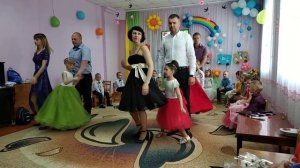 Танец родителей с детьми