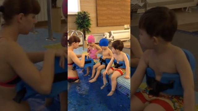 Бассейн. Учимся плавать!!! смотреть онлайн