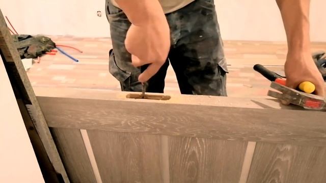 Siz buni bilmagan siz ESHIKLARGA ZAMOK o'rnatish Вырезаем замок в межкомнатную дверь смотреть онлайн