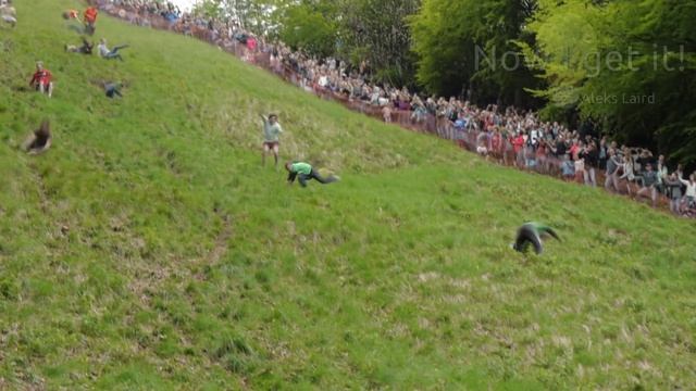 The Best Wins and Fails of Cheese Rolling 2015 - #2 Crazy British Festivals and Customs смотреть онлайн