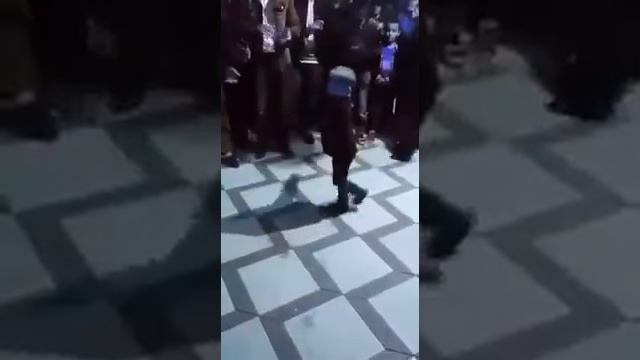 Чеченский мальчик красавчик танцует лезгинку смотреть онлайн