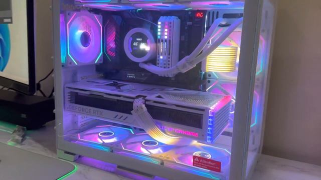 Lian Li Dynamic Mini Snow, Z690 extreme, 13900k, RTX4080, Lian Li Strimer смотреть онлайн