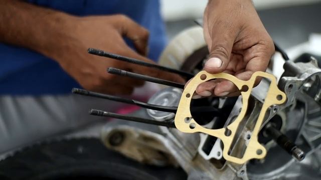 Honda Activa : Engine Rebuild Tutorial смотреть онлайн