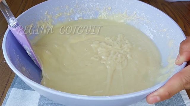 СУПЕР Воздушный ПИРОГ на кефире! Не остается ни кусочка! REGINA GOTOVIT смотреть онлайн