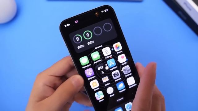 iOS 16.1 Brings First Update to Dynamic island! смотреть онлайн