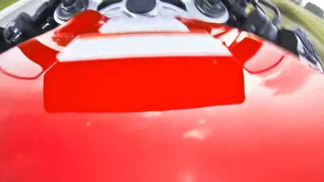 Безбашенные гонки на мото Honda CBR1000RR vs CBR1000RR - Crazy Racing Moto смотреть онлайн