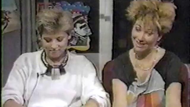 Gina And Kathy Interview with Martha Quinn - Go Go's 1984 смотреть онлайн