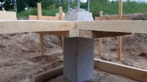 установка опалубки под висячий ростверк.