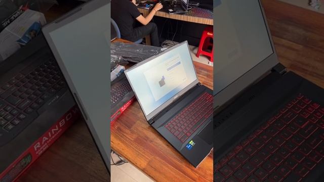 Unboxing MSI Katana GF76 11UE 144Hz смотреть онлайн