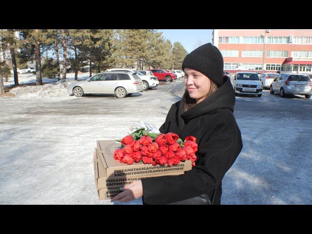 Пицца или цветы: что выбирают женщины на 8 Марта (видео) смотреть онлайн