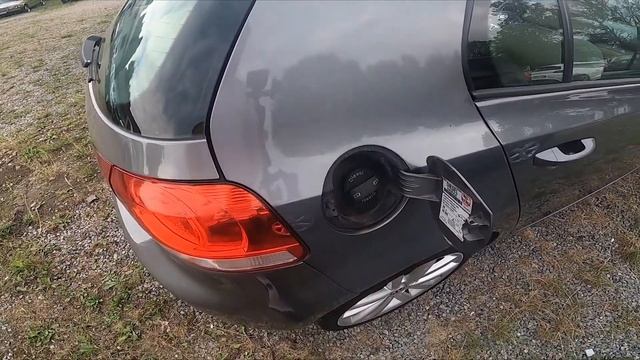 How to Open Gas Tank in Volkswagen Golf VI ( 2008 - 2016 ) - Unlock Fuel Filler смотреть онлайн