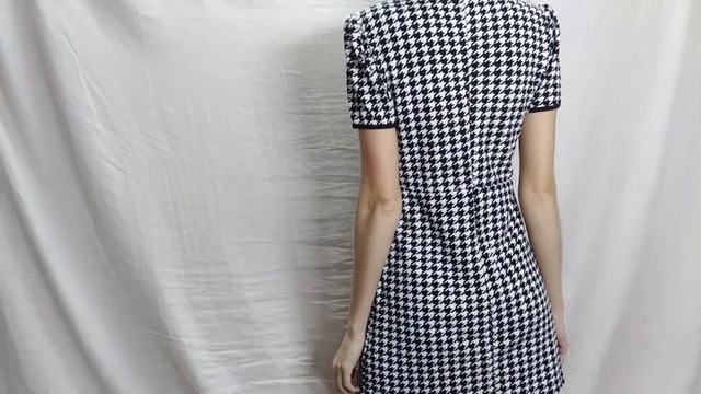 Летнее мини-платье в "гусиную лапку". смотреть онлайн