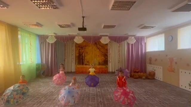 Танец с зонтиками для средней группы смотреть онлайн