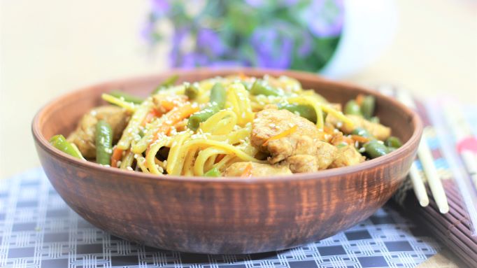 Изумительный Ужин для Всей Семьи!? Это так просто ?Лапша удон с курицей, овощами и соевым соусом. смотреть онлайн