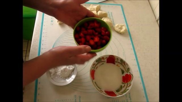 Самые вкусные вареники с клубникой смотреть онлайн