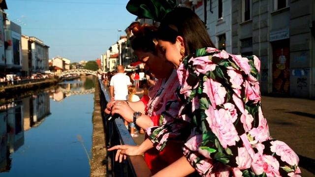 NAVIGLI / BACKSTAGE AT DOLCE AND GABBANA смотреть онлайн