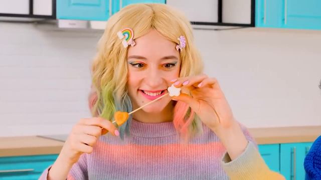 Кулинарный Челлендж: Уэнсдей против Бабушки | Кухонные гаджеты и Лайфхаки для родителей от 4Teen смотреть онлайн