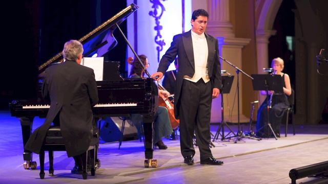 Carlos Sánchez, baritone смотреть онлайн