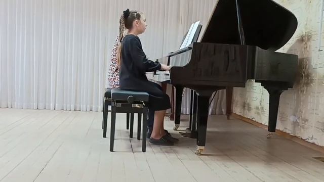 Логинова Н. 3 класс и Логинова Е. В. М. Глинка "Танец из оп. Иван Сусанин" смотреть онлайн