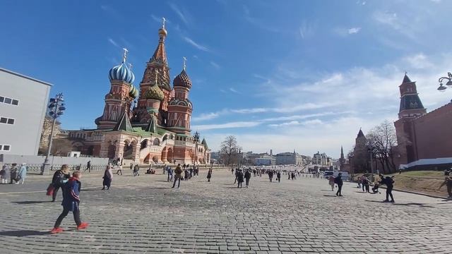 Прогулка по Красной площади. Москва. 20 апреля 2022. Walk around the Red Square in Moscow. смотреть онлайн