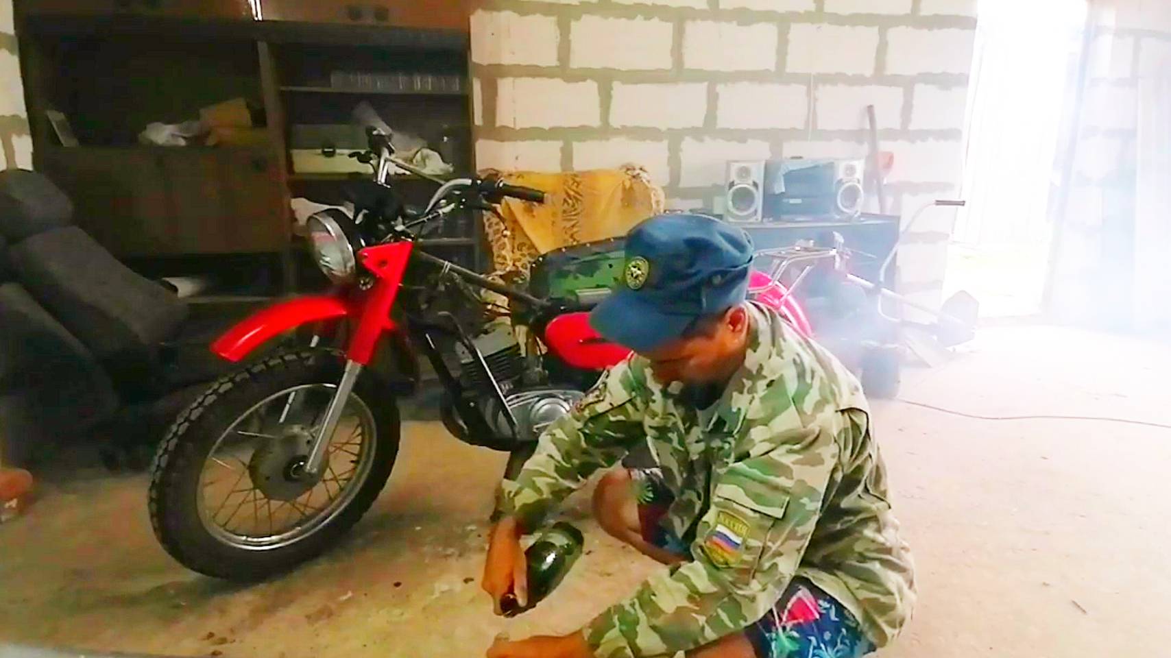 Поедет ли мотоцикл на самогоне? смотреть онлайн