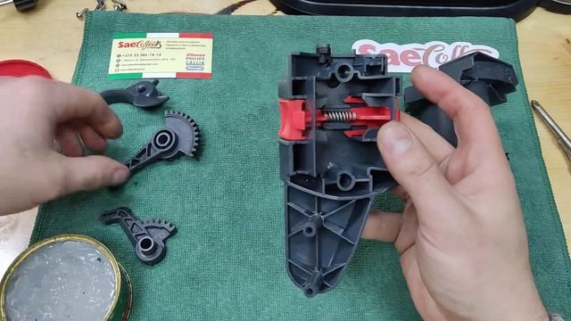 Техническое обслуживание заварочного узла Delonghi. смотреть онлайн