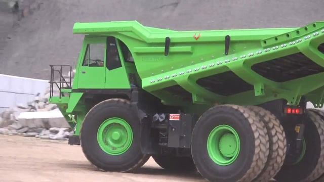 Самый большой в мире электромобиль — самосвал eDumper смотреть онлайн