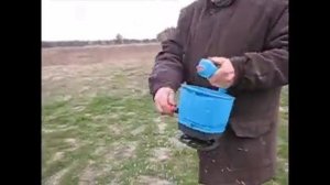 Работа ручной сеялки "Гардена"
