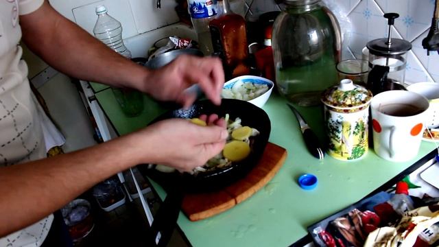 Свинина с картошкой в духовке на сковородке