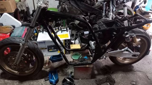 CB400 PROJECT BIG 1 смотреть онлайн