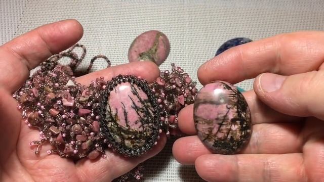 Кабошоны и каменный бисер. Посылка с AliExpress. смотреть онлайн