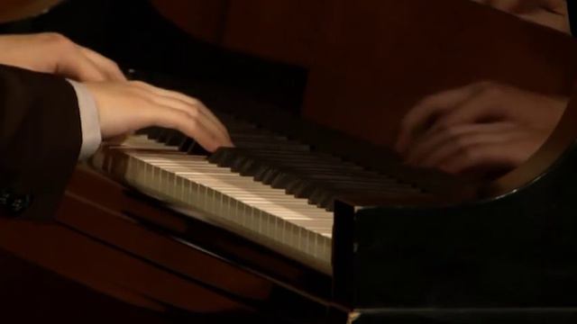 2013 Avery Fisher Career Grant recipient Kuok-Wai Lio, pianist смотреть онлайн