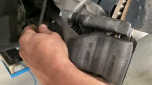 Volkswagen Passat B8 - люфт скобы суппорта (подробнее, ссылка в описании под видео)