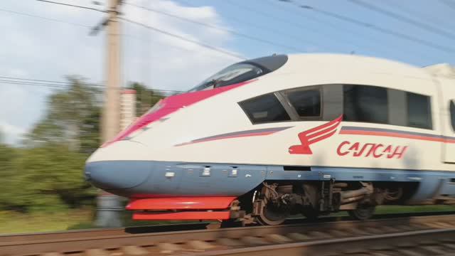 ЭВС2 02 Сапсан и ЭТ2М 118 на перегоне Берёзки-дачные - Поварово-1 смотреть онлайн