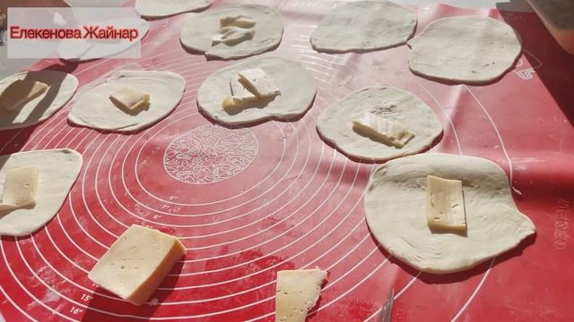 Самса с сыром из слоенного теста #дәмді самса смотреть онлайн